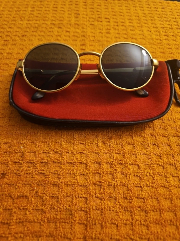Gafas de sol vintage Bvlgari 601 106 135 marco dorado negro hecho en Italia con estuche Foto 1 de 4