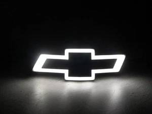 2016-2024 Chevy Camaro Grille Illuminated Bowtie Emblem | Black- Blue, White  - Bild 1 von 3