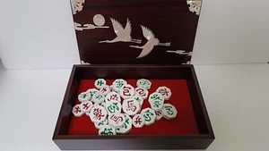 Joyero de nácar lacado diseño grúas coreanas con pieza de ajedrez coreano - Imagen 1 de 6