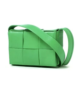 (SIN IMPUESTO ADUANERO) BOTTEGA VENETA Candy Cassette mini bolso bandolera de cuero verde - Imagen 1 de 10