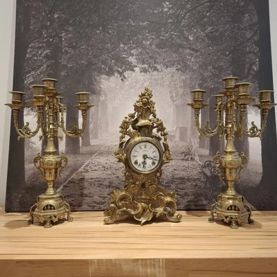 Antike Kaminuhr mit Zwei Kerzenständer.  - Bild 1 von 4