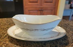 Noritake Laurel Gravy Boat - Imagen 1 de 3