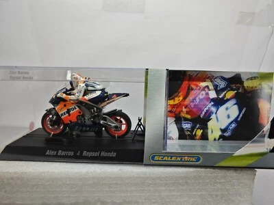 Scalextric 1:32  Honda RC211V - Alex Barros 4 - nero-arancio Slot Car Bike - Immagine 1 di 2