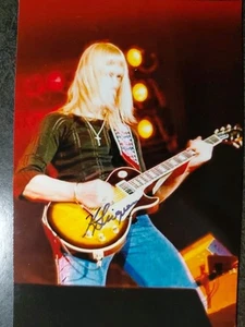 KERRY LIVGREN Authentic Hand Signed Autograph 4X6 PHOTO - MUSICIAN -- KANSAS - Imagen 1 de 2