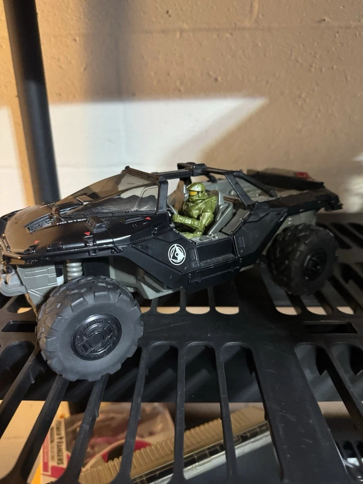 Vehículo Mattel Tyco Halo Rocket Warthog Oni con figura Master Chief como se muestra Foto 1 de 4