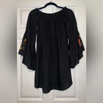 Túnica Plumas Negra con Bordado Floral Talla Pequeña Usada en Excelente Condición Hada Oscura  Foto 1 de 4