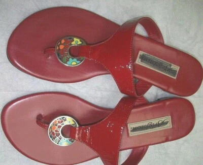 SANDALIAS CHAROL ROJO BRILLANTE 6 RUEDAS ESTILO MEDIANO VENTA AL POR MENOR $148 Foto 1 de 4