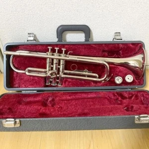 YAMAHA YTR-136 Bb Trumpet Silver with Hard Case & Mouthpieces USED w/tracking - Picture 1 of 4