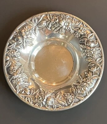Antiguo cuenco S Kirk & Son de plata esterlina perseguido a mano reposado floral elevado 6" Foto 1 de 4