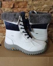 NIB UGG Australia Adirondack II Wasserdichte Schneestiefel US 9 EU 40 weiß/blau