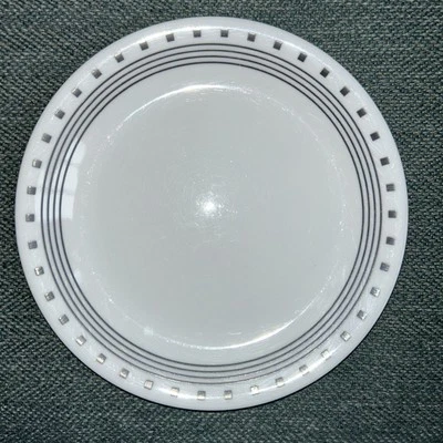 Lote De 7 Platos De Cena CORELLE City Block 10.25" Negro Blanco Vitrelle Hechos en EE. UU.! Foto 1 de 3