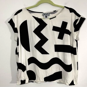 Dusen Dusen Black White Abstract Boxy Short Sleeve Top - Picture 1 of 9