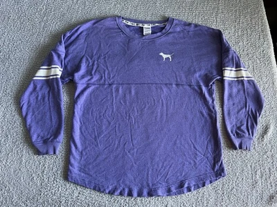 Sudadera ROSA Victoria’s Secret Talla Grande Púrpura Universitaria Deletrear Pullover Perro Foto 1 de 4