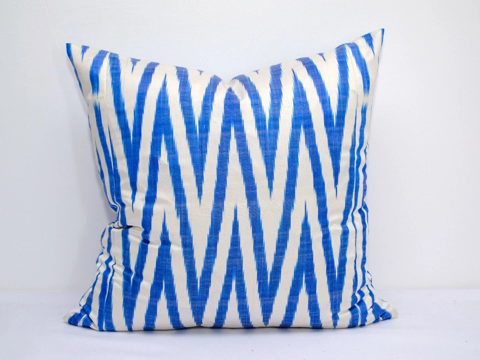 Funda de almohada ikat de seda azul almohada azul almohada uzbeka chevron ikat en California Foto 1 de 3