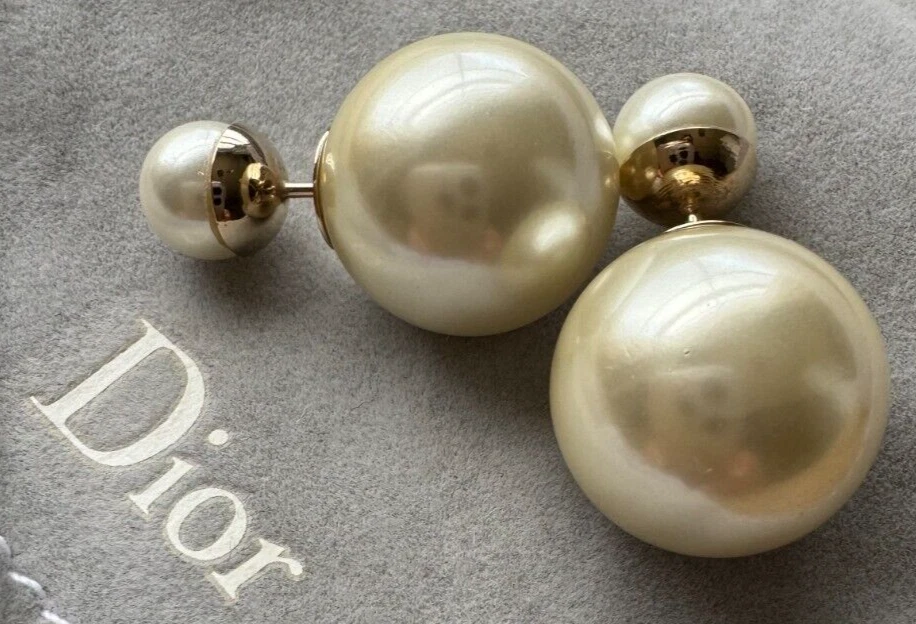 Pendientes Dior de perlas blancas tribales delanteras traseras Foto 1 de 4