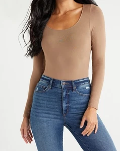 Body Sofia Jeans para mujer sin costuras suavizado cuello redondo, tallas XS - Imagen 1 de 6