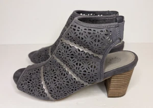 YELLOW BOX Perforated Block Heel Peep Toe Iddah Gray Open Toe Sandals Sz 8.5 - Picture 1 of 8