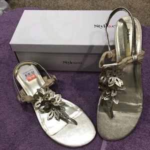 NEW STYLE & CO. Blaney Light Gold T-Strap Sandals Wms sz 8.5 - Picture 1 of 8