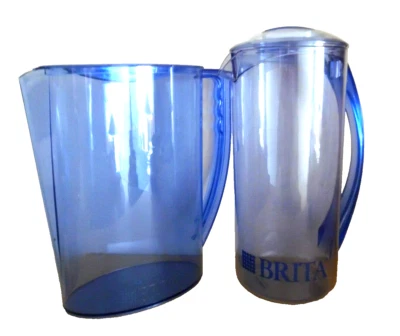 2 jarras de agua de plástico azul agua dulce en nevera One Brita One Packerware nuevo Foto 1 de 4