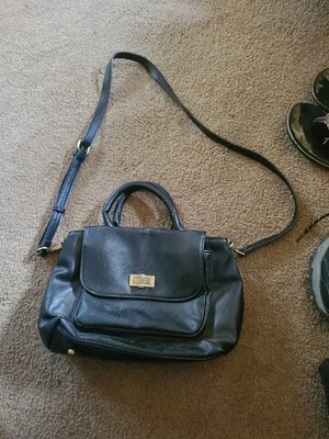 Cartera de hombro Merona de cuero negra con correa extraíble herrajes dorados mediana Foto 1 de 4