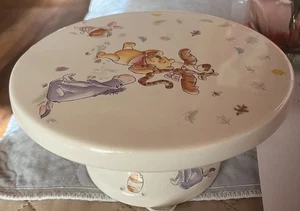 Neu Disney Winnie Puuh 7" Keramik Kuchen Dessert Ständer - Bild 1 von 7