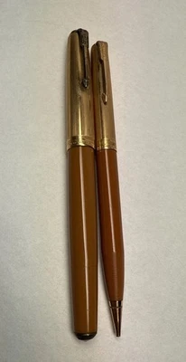 1946 Pair Parker 51 Vacumatic Fountain Pen Pencil 16k GF Double Jewel YS Mustard - Image 1 of 4