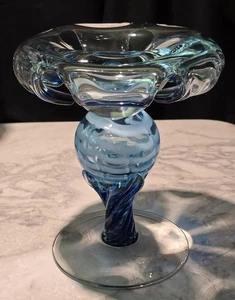 EXQUISITES SIGNIERTES WATERFORD BLAUES HERZSTÜCK MIT WELLENKUGEL IN GEDREHTEM SOCKELSTÄNDER - Bild 1 von 15