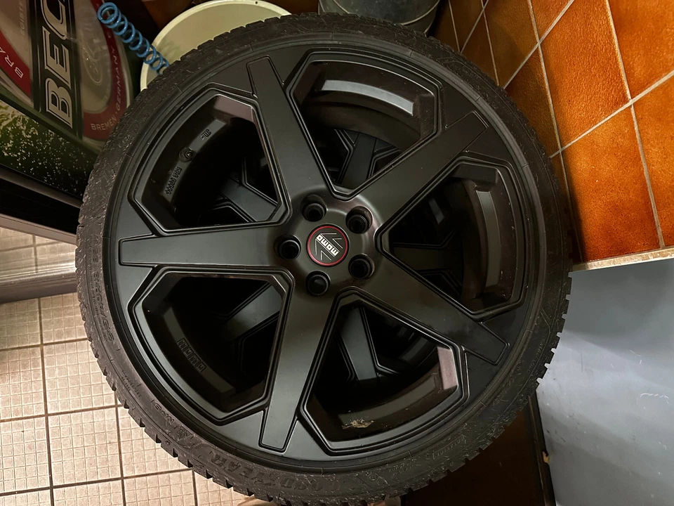 Momo Alufelgen auf Goodyear Allwetterreifen 215/40 R18 / 89W - Bild 1 von 2