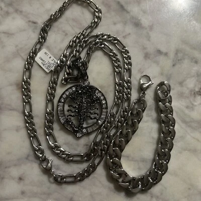 Colgante y cadena de escorpión de acero inoxidable de lujo con pulsera para hombre Foto 1 de 4