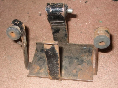 TRIUMPH BONNEVILLE 750, PORTADOR DE BATERÍA TIGER 750 - F13325 CIRCA 1971-73 Foto 1 de 4