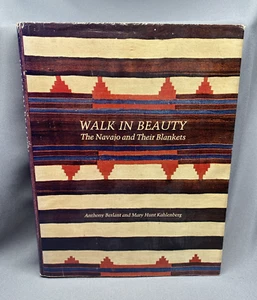 Walk In Beauty The Navajo and Their Blankets First Edition Illustrated 1977 HC - Bild 1 von 14
