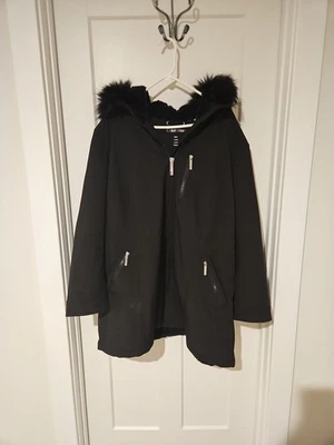 Chaqueta parka con capucha ribete de piel sintética negra Calvin Klein para mujer talla 3X Foto 1 de 4