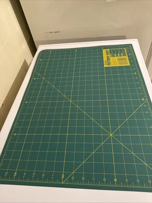 Base de corte estera giratoria vintage OLFA 23"x17" Foto 1 de 4