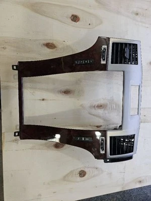 2012 CADILLAC ЭСКАЛЕЙД ПРИБОРНОЙ ПАНЕЛИ РАДИО ОТДЕЛКА БЕЗЕЛЬ РУБИНОВОЕ ДЕРЕВО Б/У - Изображение 1 из 4