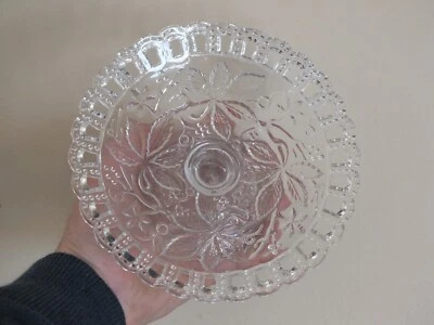 + Ancienne coupe présentoir en cristal moulé feuilles, bords dentelés + - Photo 1/4