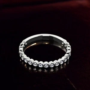 Alianza de boda para mujer de oro blanco de 14 k con certificación de 0,65 quilates cultivada en laboratorio diamante de corte redondo - Imagen 1 de 11