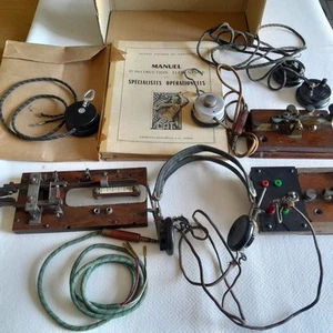 Lot 3 ANCIENS MANIPULATEURS DE MORSE + Casque TRIMM écouteurs Manuel DAT 1953 - Zdjęcie 1 z 23