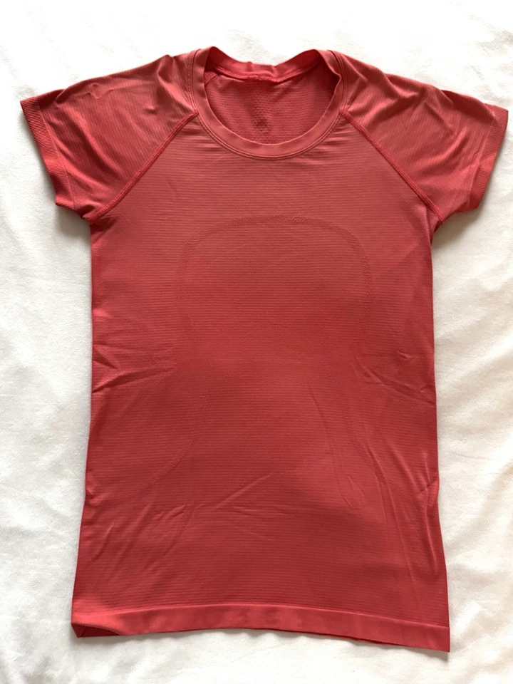 Camisa deportiva de manga corta para mujer Lululemon talla 8 Foto 1 de 4