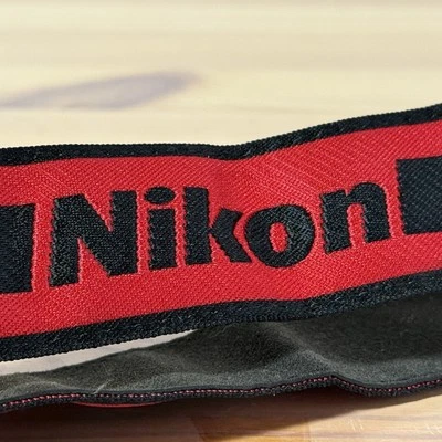 [Casi Como Nuevo] Correa para Cuello Cámara Nikon Original Roja x Negra de Japón G 7940 Foto 1 de 4
