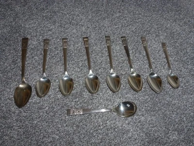 SET OF 9 VARIOUS VINTAGE COMMUNITY SPOONS HOUSE CLEARANCE - Image 1 of 4