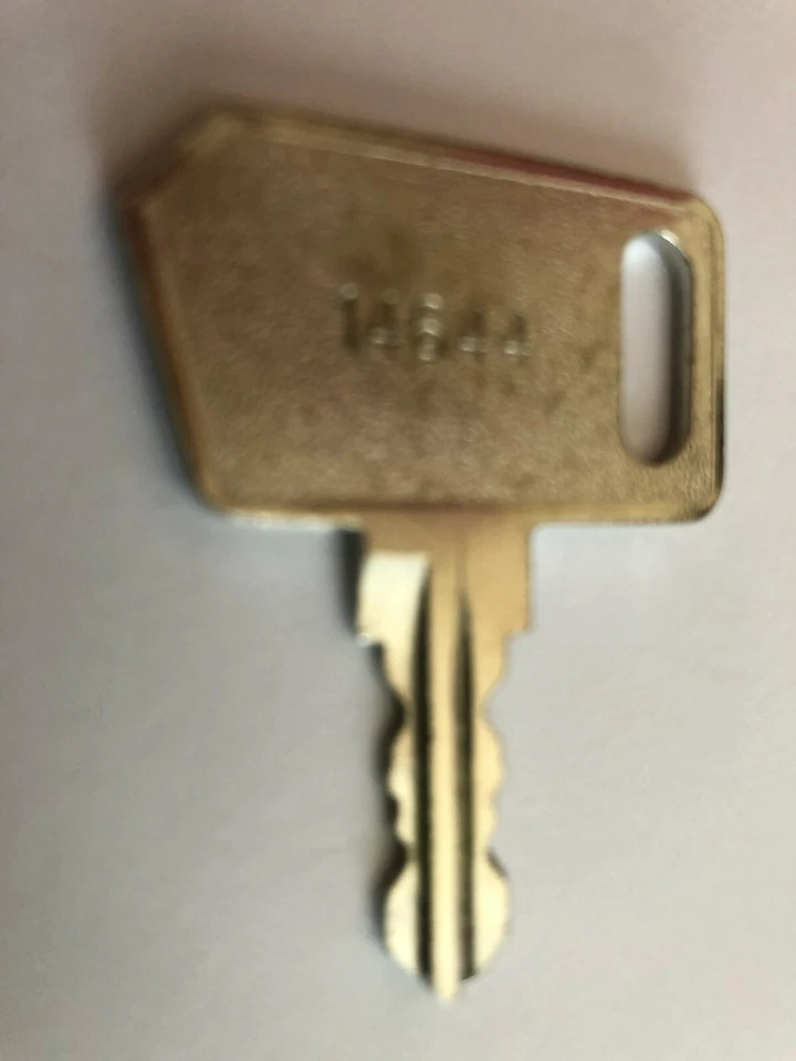 (4) Terex 14644 M516 Generation Gen 7 Dumptruck ADT Ignition Start Starter Keys - Image 1 of 1