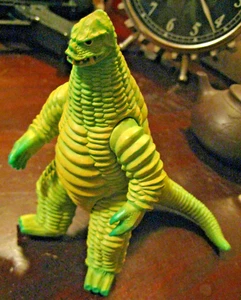 2000 Godzilla Toho Bandai 1966 Throwback Monster Vinyl Action Figure Toy - Picture 1 of 5