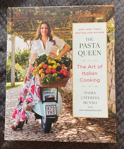 NEW. NADIA CATERINA MUNNO. THE PASTA QUEEN. THE ART OF ITALIAN COOKING. 2024 - Picture 1 of 2