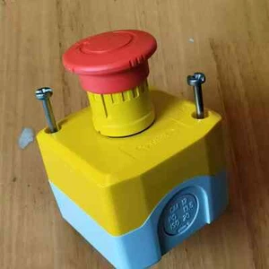 Electric Telemecanique XALK178F Push Button - Picture 1 of 2