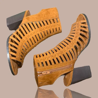 Sandalias de tacón Forever 21 bronceadas  Foto 1 de 4