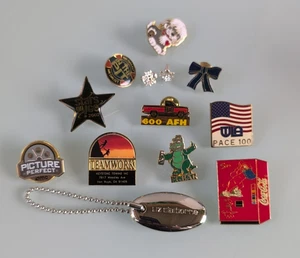 Lot of old vintage various pins pinbacks of 12 pieces - Picture 1 of 12