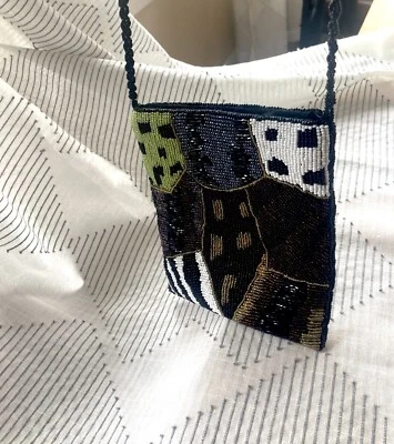 Bandolera negra con cuentas con cadena larga Foto 1 de 2