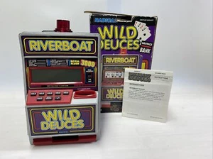 Radica Riverboat Slot Game Electronic Poker Spielautomat Bank 8" Tall - Bild 1 von 6