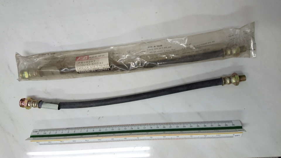 Mangueras de freno hidráulicas traseras de dos piezas para Mazda CAPELLA 626 618 RX2 0304-43-820 Foto 1 de 1