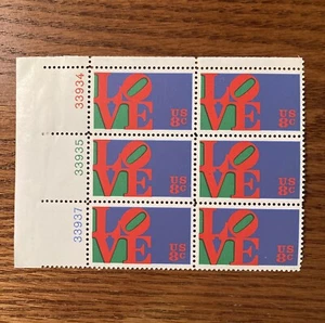 Block of 6 Love statue U.S. Stamps - Picture 1 of 1
